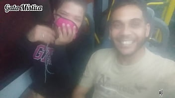 Estudantes 1v5 dentro do ônibus em Cascavel
