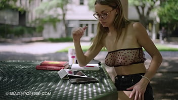Gostosa com roupa apertada transparente