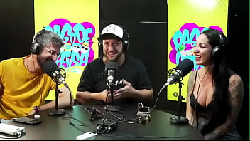 Pampam fazendo sexo no podcast