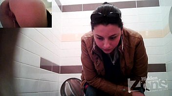 Girl pooping toilet