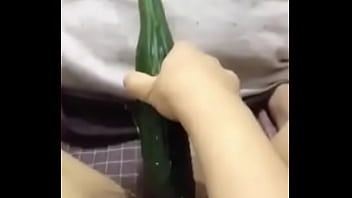 Tran Xuan Thuy tits