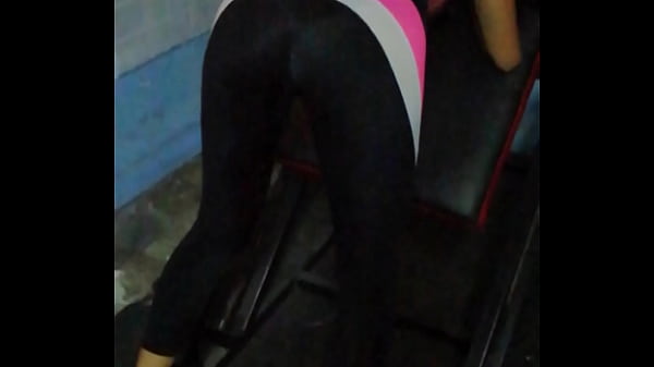 Novinha peituda peito vazado