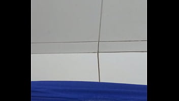 Prima dormindo de calcinha sendo flagrada pelo safado