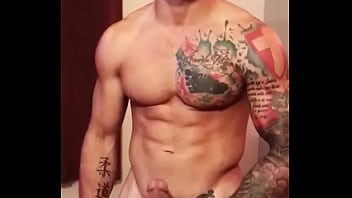 Brasileiros gays tatuados