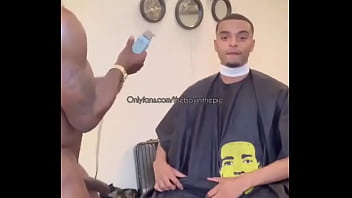 Vídeo gay na barbearia