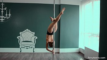 Pole dance nua