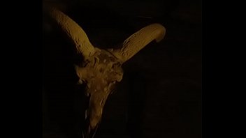 Velho masturbando e gemendo