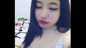 Jiji plays finger