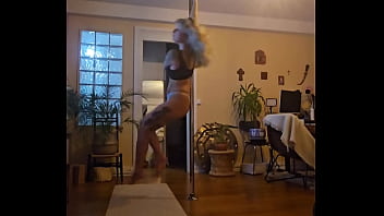 Скачать olivia linz femjoy pole dance
