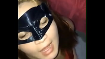 Travesti tomando tudo e chorando de prazer intenso Travesti tomando tudo e chorando de prazer intenso