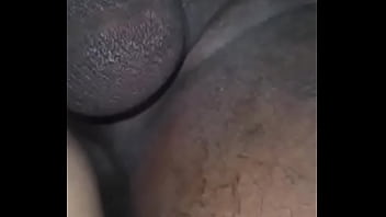 Metendo na coroa sem dó fazendo a safada gemer alto de tanto tesão Metendo na coroa sem dó fazendo a safada gemer alto de tanto tesão