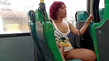 Masturbando dentro do ônibus