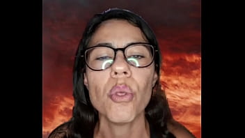 Conto erotico ajudando a mãe