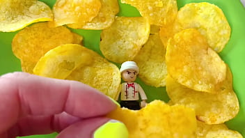 Giantess eating shrunken man