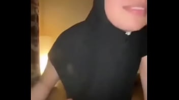 Intip pipis jilbab