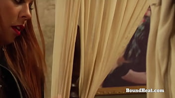 Sheena Easton poses nude