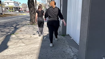 Calsa legging marcando a calsinha