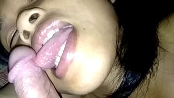 Femme qui jouisse