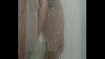 O cantor gustavo mioto nu pelado com o pau duro