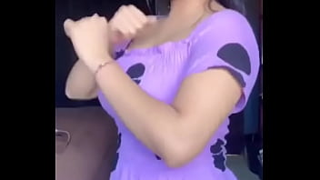 Video Laras bali pamer susu