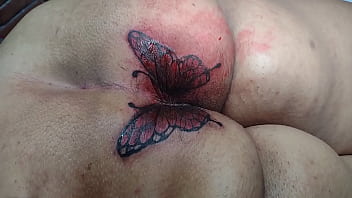 Foto da tatuagem da Anitta que ela fez no cu