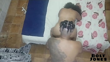 Fazendo amor na praia escondido
