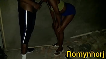 Sexo boquete na favela