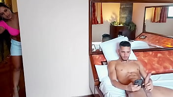 Xxx.gratis corno  olhando a mulher dele fudendo